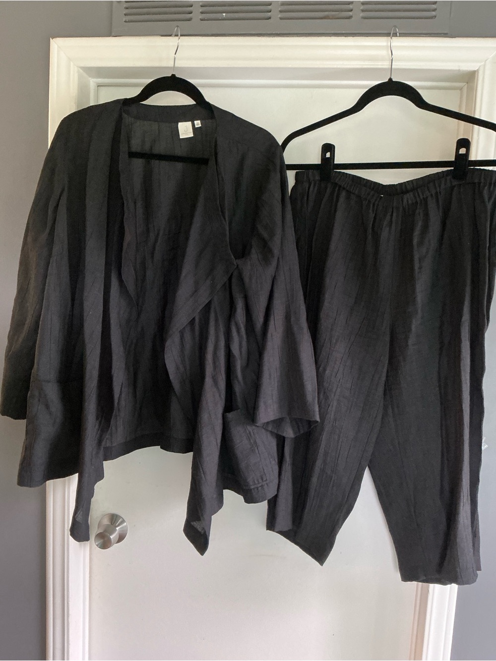 Women’s Plus1X Jones New York 2 pc Black Open Jacket/Crop Pants EC